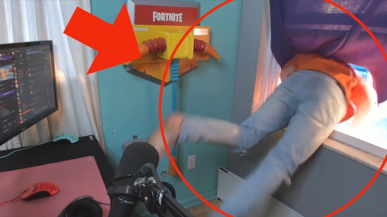tfue c lip jumping out the window TFUE CLIMBS OUT HIS WINDOW?! | Today in Fortnite #1