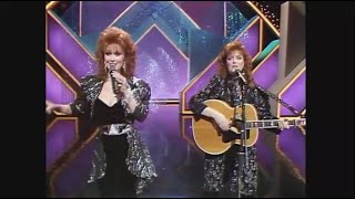 The Judds sing Rockin' with the Rhythm of the Rain - 1986