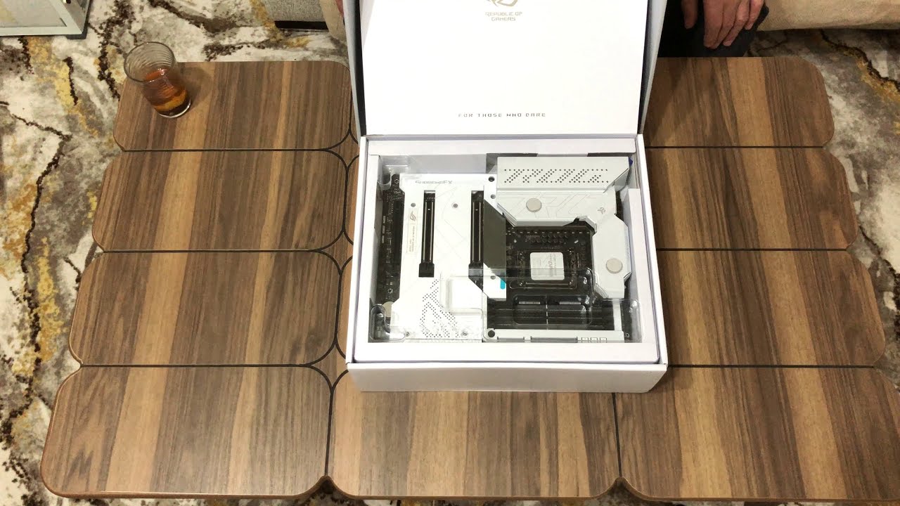 Asus Rog Maximus Z690 Formula Unboxing