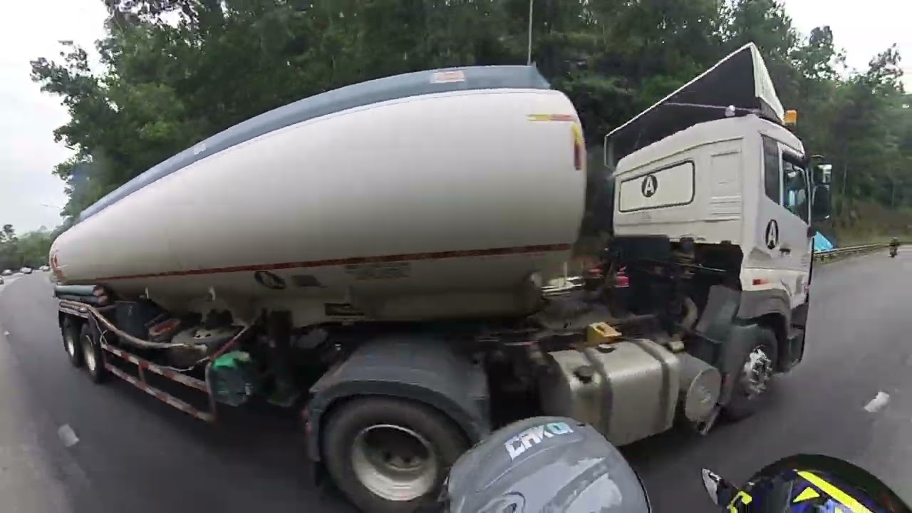 SUKA SUKI RIDE JANDA BAIK