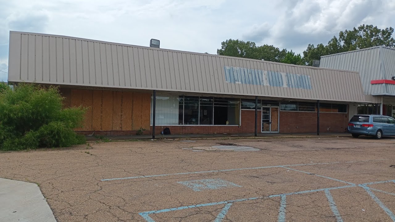 I GOT INSIDE THE DEPLORABLE ABANDONED FAMILY DOLLAR IN JACKSON MISSISSIPPI!!