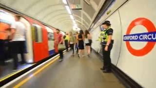 Boarding the inaugural Victoria Line Night Tube service 20/08/16 @vinnielo1