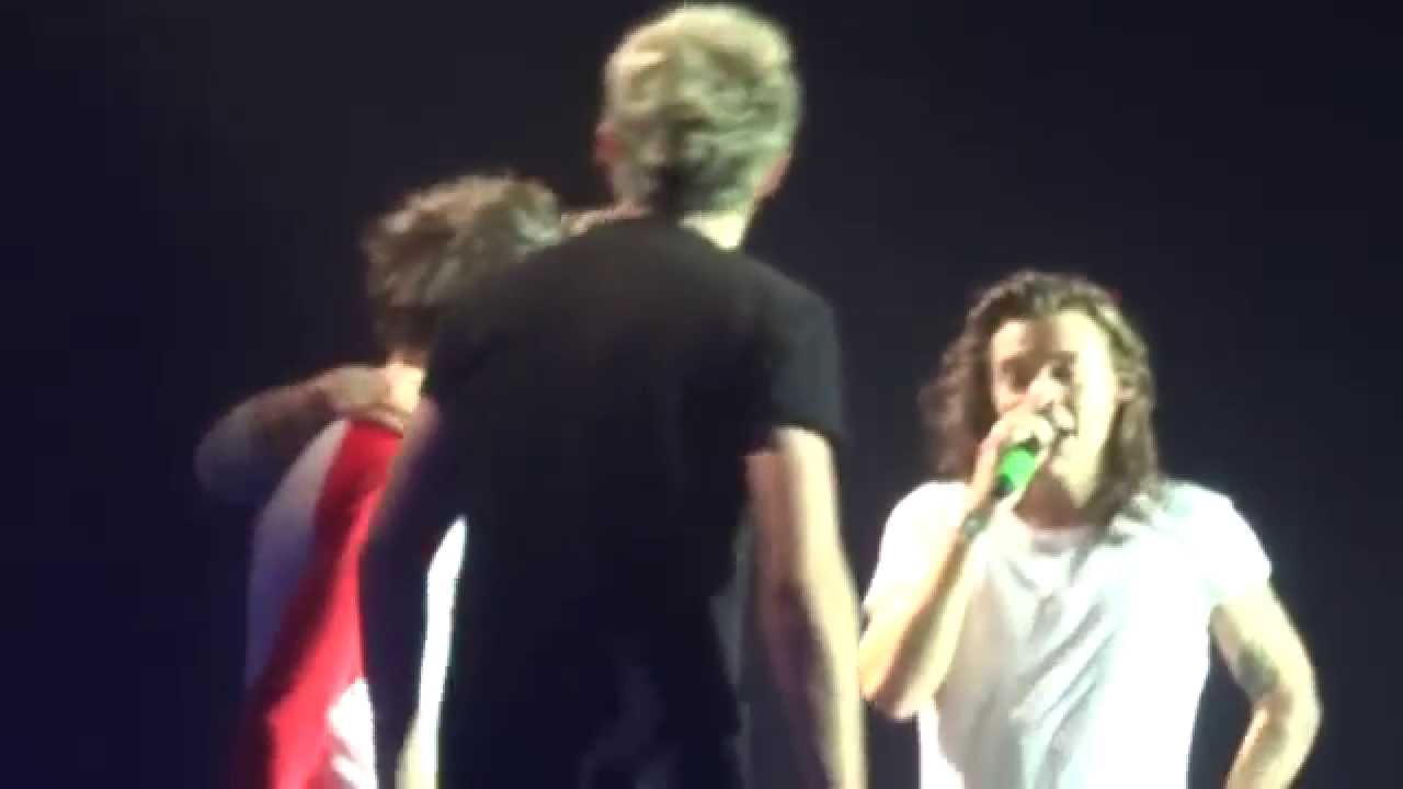 One Direction OTRA Tour - What Makes You Beautiful - Birmingham Barclaycard Arena 11th October 2015