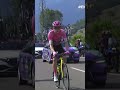 GIRO DE ITALIA 2026 | Problemas para Jonas Vingegaard, con su bicicleta, en la etapa 18