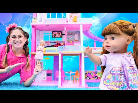 Kız videoları! Cicisu arkadaşı Oyuncak Bebek Ece ile Barbie rüya evini yerleştiriyor!