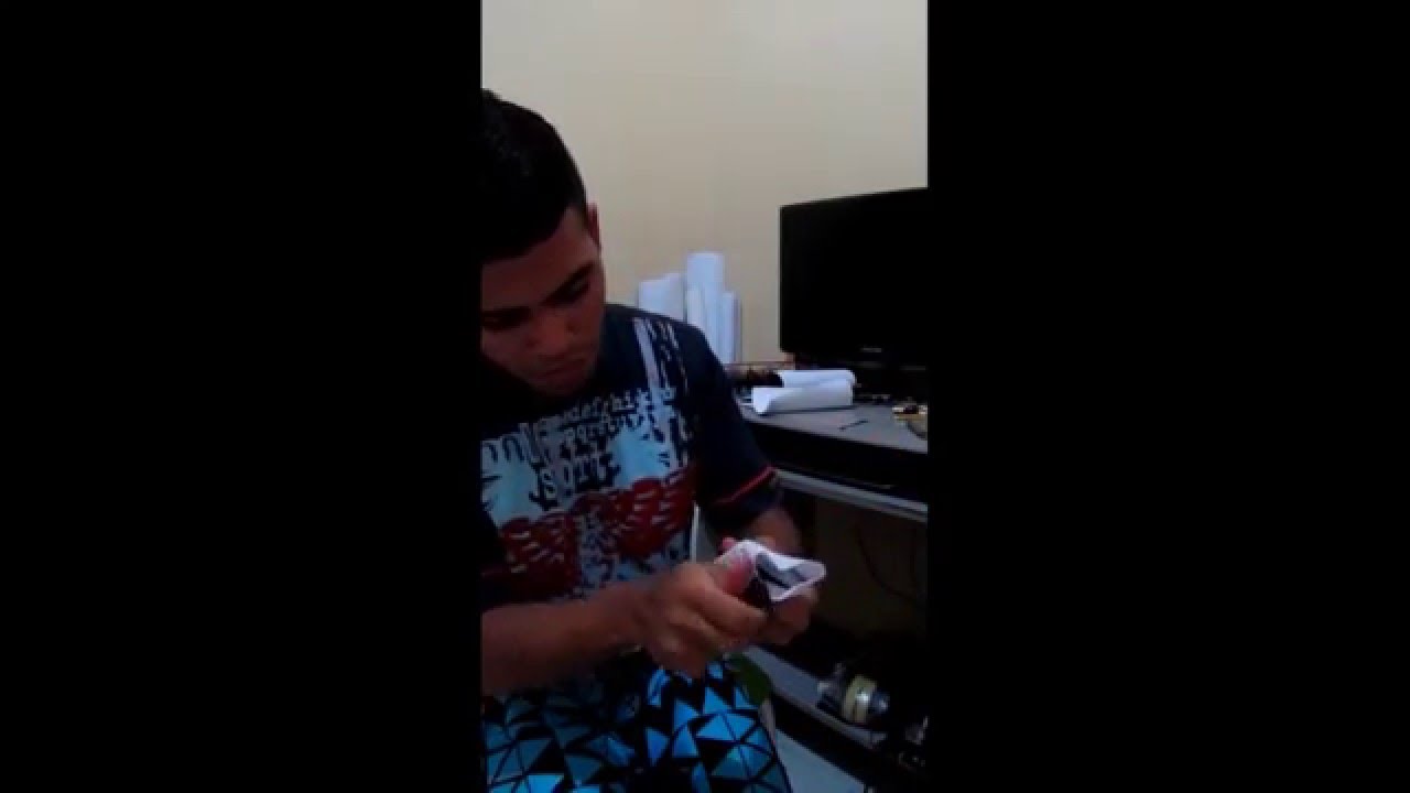 ADESIVANDO O CELULAR