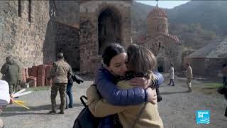 Les habitants du Haut-Karabakh brûlent leurs maisons avant l'arrivée des Azerbaïdjanais