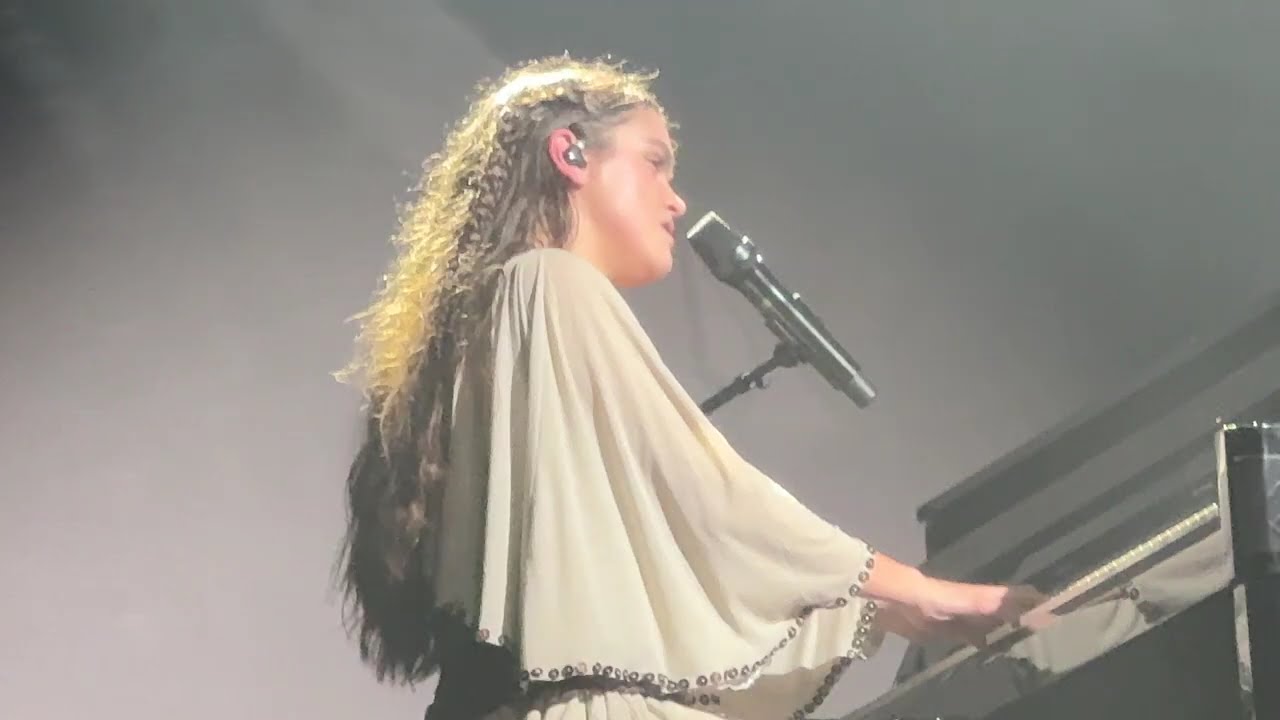 AMAIA - Me Pongo Colorada (Live Sevilla 2026)