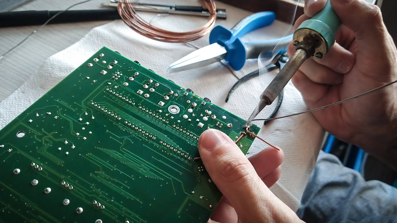 38 Fixing a Guitar Effects Pedal - YouTube