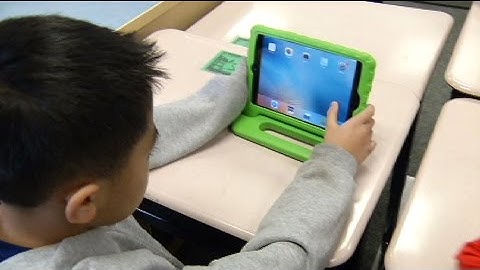 More schools move from textbooks to digital courses