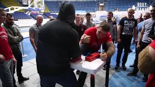 juara dunia adu panco!!nyamar jadi kakek kakek.bikin lawannya kebingungan!😄