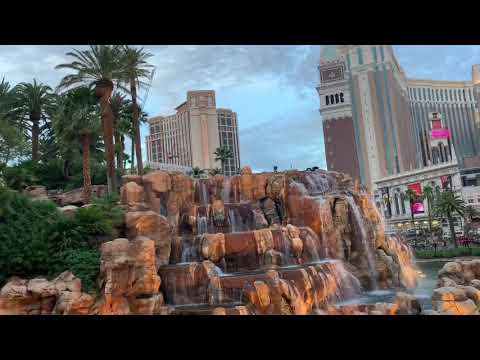 Video: Núi lửa ở Mirage phun trào hàng đêm ở Las Vegas