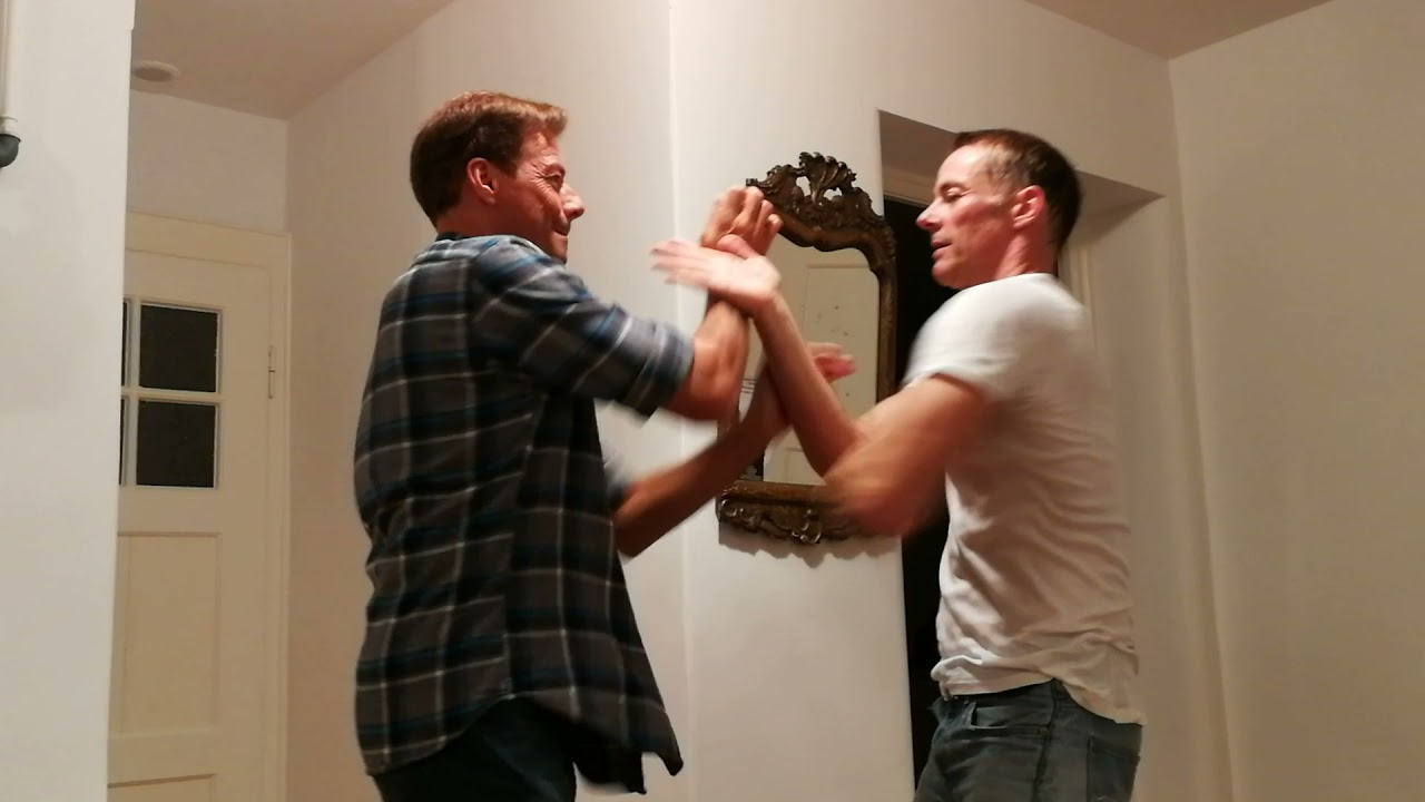 Gentleman - Businessman, Kung Fu Training - Reflextraining, Play Kung Fu.