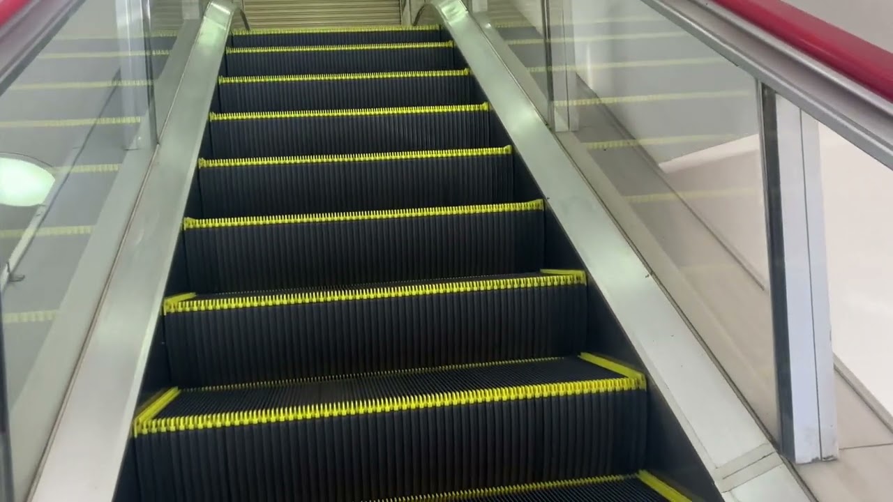 【日立】1X エスカレーター　西友久米川店 1X escalator Seiyu Kumegawa supermarket  Tokyo Japan
