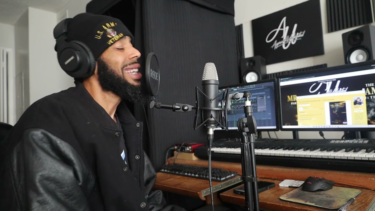 What female artist can sing this future hit? it's called Secrets