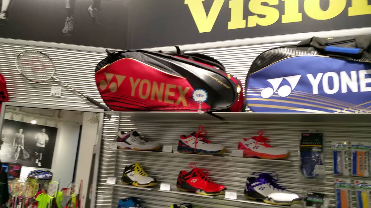 Dom Glimp Lelie Tokyo Yonex Showroom Badminton Section - YouTube