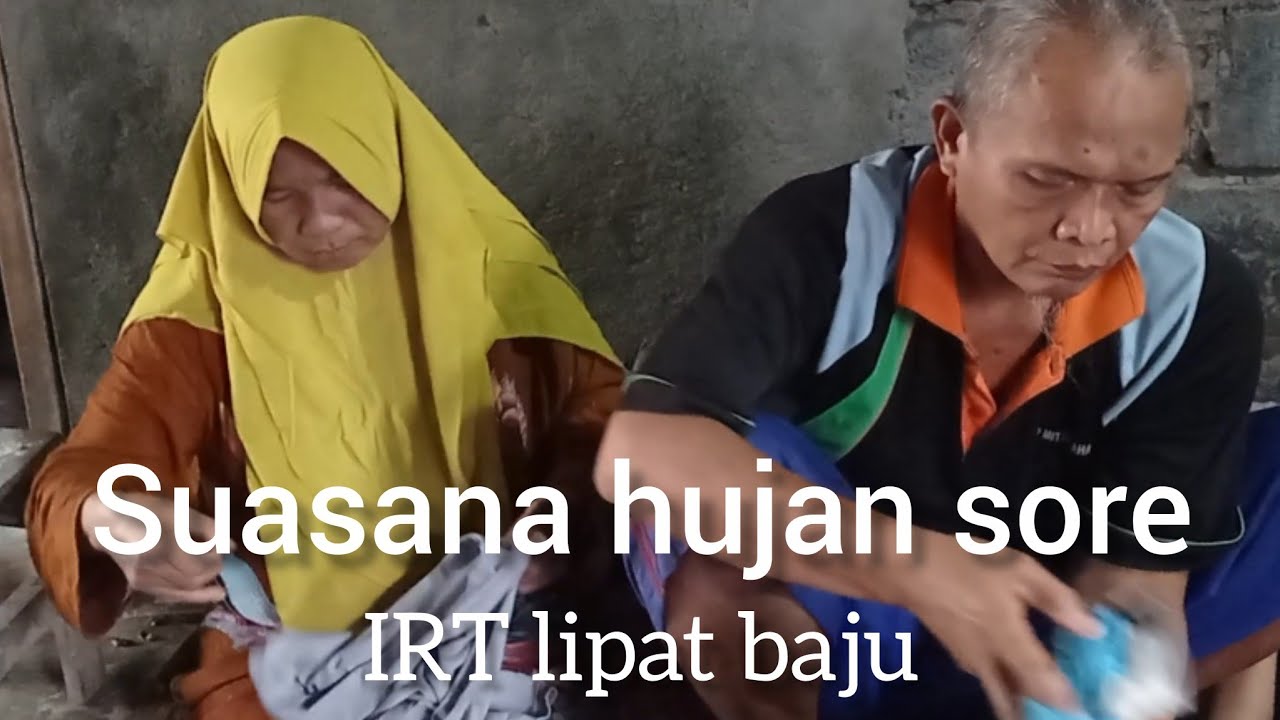 Suasana hujan, mending lipat lipat  baju sambil nonton youtube