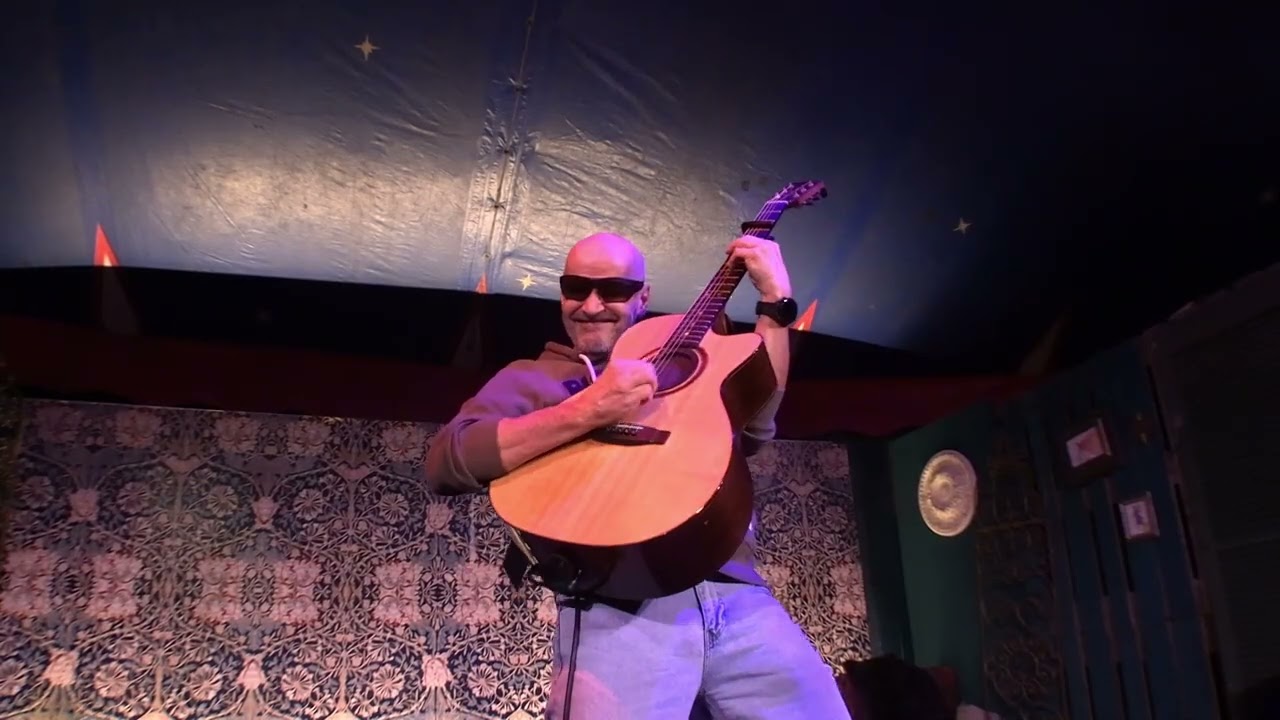 She will be loved (Maroon 5) - Roberto Colombo Live @ Maerchenbazar 1st of December 2025