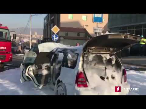 მეტროსადგურ „ახმეტელის თეატრის“ მიმდებარე ავტომობილი დაიწვა