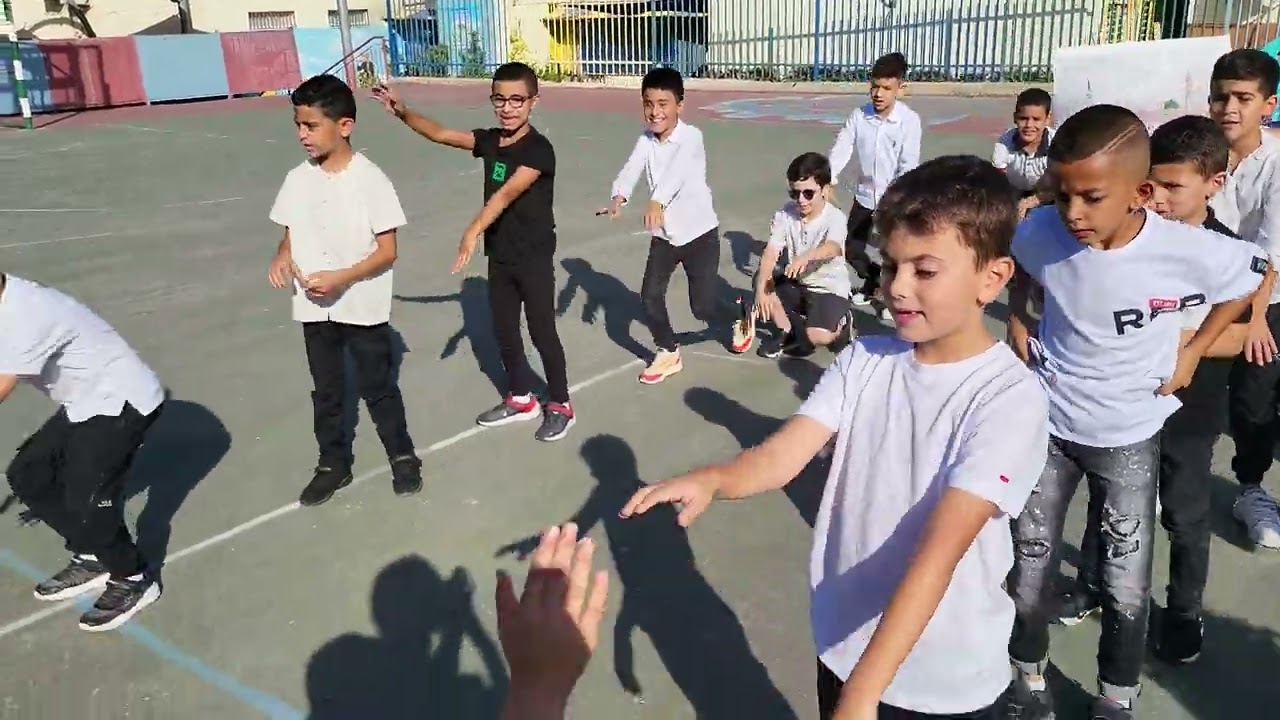 استعراض طلاب ثالث النعناع لاغنية 