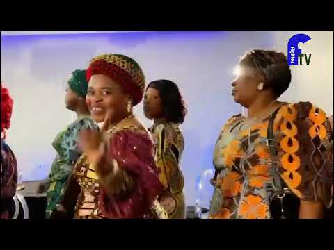 BABY SHOWER YA KWANZA HAIJAWAI KUTOKEA DUNIANI TIZAMA FURAHA KAMA YOTE WATU WASHINDWA KUTOKA