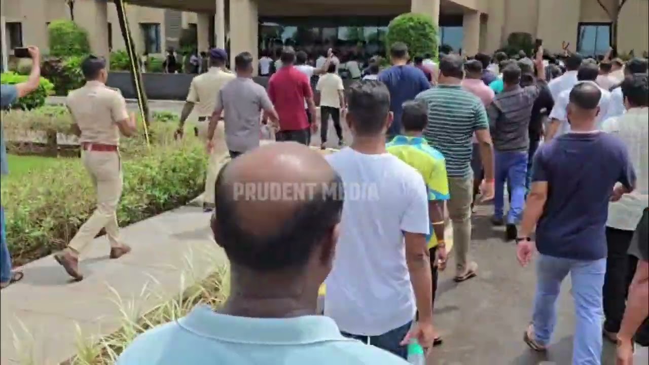 Tense situation reported at MIA as taxi drivers rally protesting the hike in parking fees