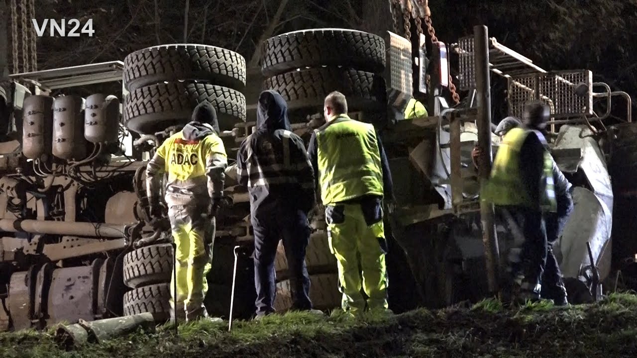 14.01.2020 - VN24 - Бетономешалка упала на бок после аварии - трудное восстановление