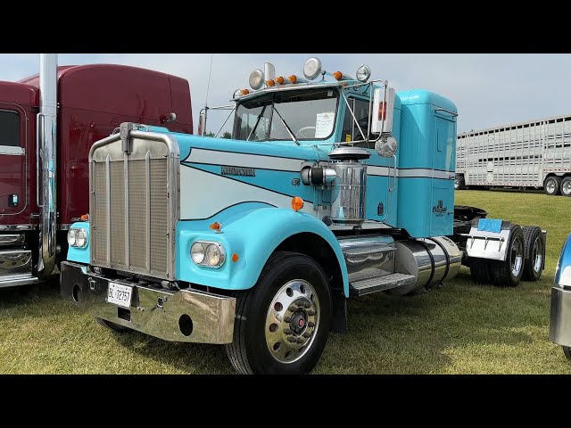 Impossible to Ignore ! 1973 Kenworth W923 Vintage Truck - YouTube