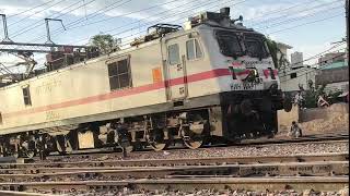 Poorva Express ye train nahi hai tufaan hai  तूफान है ये ट्रेन 