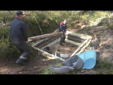 Землянка часть 2 . Строим землянку для рыбаков и охотников. - YouTube