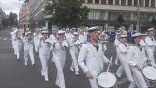 Marinens Ungdomsmusikkår marching in Stockholm
