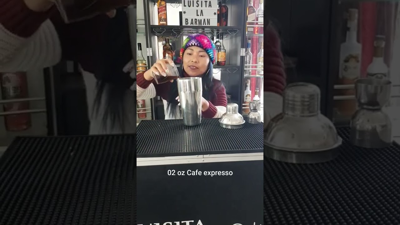 Preparando ESPRESSO MARTINI🍸🍹 #cocktails #shorts #disfrutalo