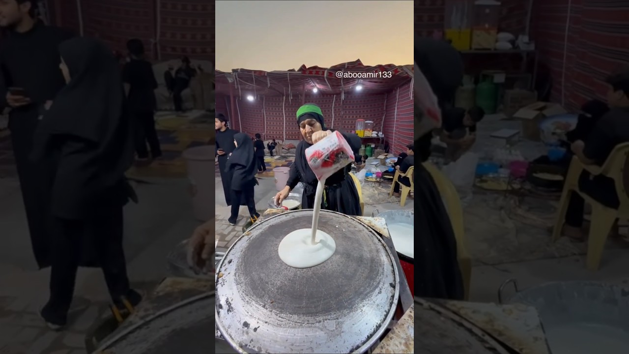 امرأة مؤمنة كبيرة في السن تخدم زوار الحسين ع 🌹 تحضر خبز السياح 🫓 في طريق كربلاء المقدسة 💚 #ياحسين