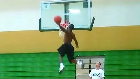 Shortest Professional Dunker in the World! | 5'5" ...