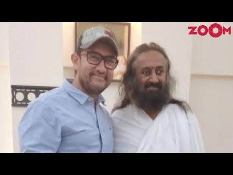 Aamir Khan hosts 'Rubaru Roshni' screening for Sri Sri Ravi Shankar | Bollywood News