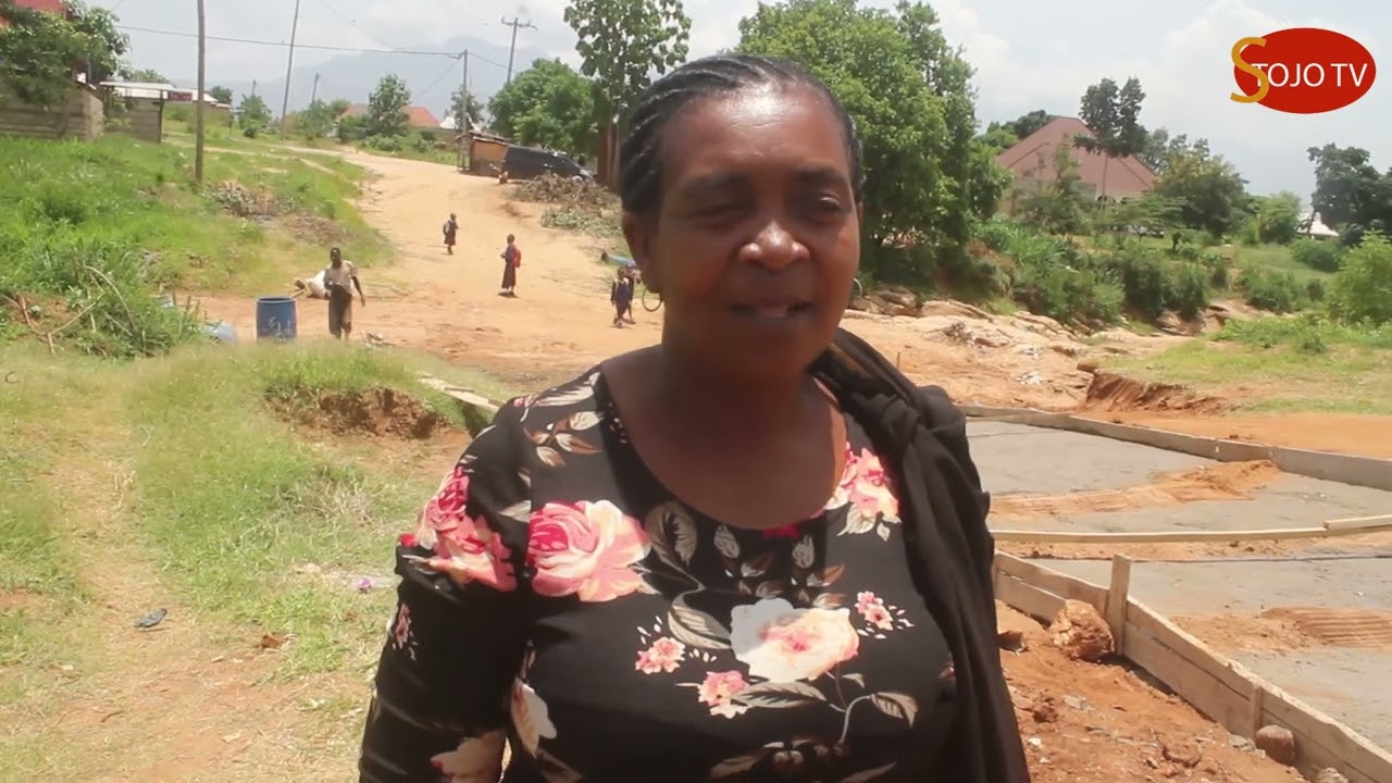 WAKAZI WA MTAA WA MLIMANI WAJITOA KUTENGENEZA KIVUKO KWA UMWAGAJI WA ZEGE KWA NGUVU ZAO KWENYE.