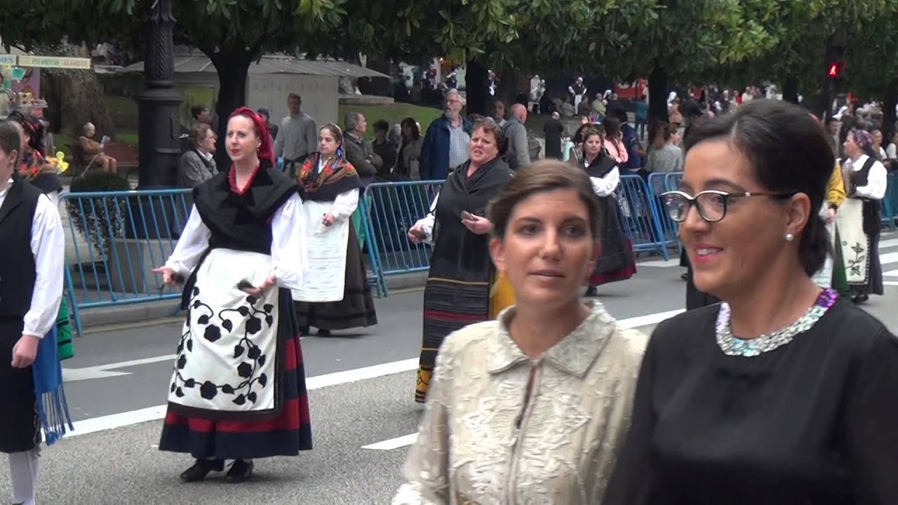Desfile Gaiteros entrega Premios Princesa Asturias 2015 Oviedo