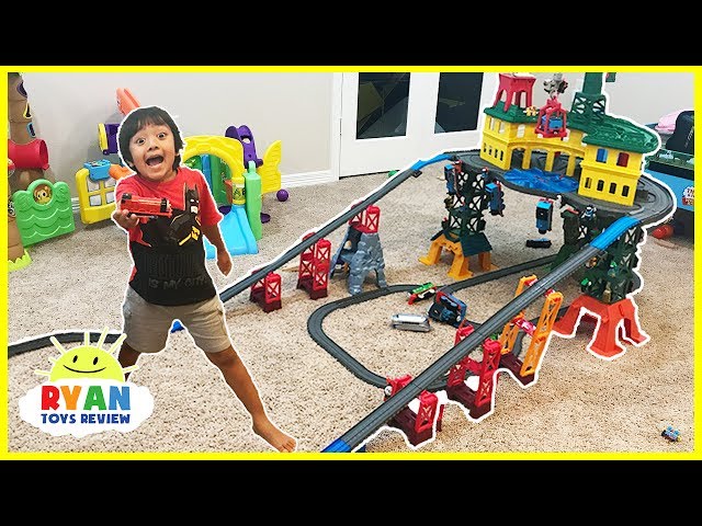 THOMAS & FRIENDS SUPER STATION Playset! BIGGEST Thomas Toy Trains Playset ever!!! class=