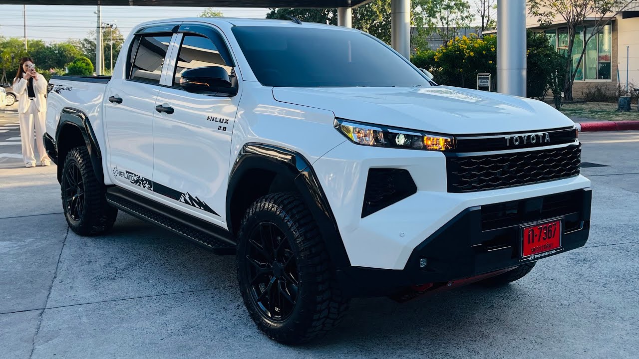 Travo 2.8 Smart AT สีขาว ราคา 938,000 บาท #ชุดแต่งครบออกจากศูนย์