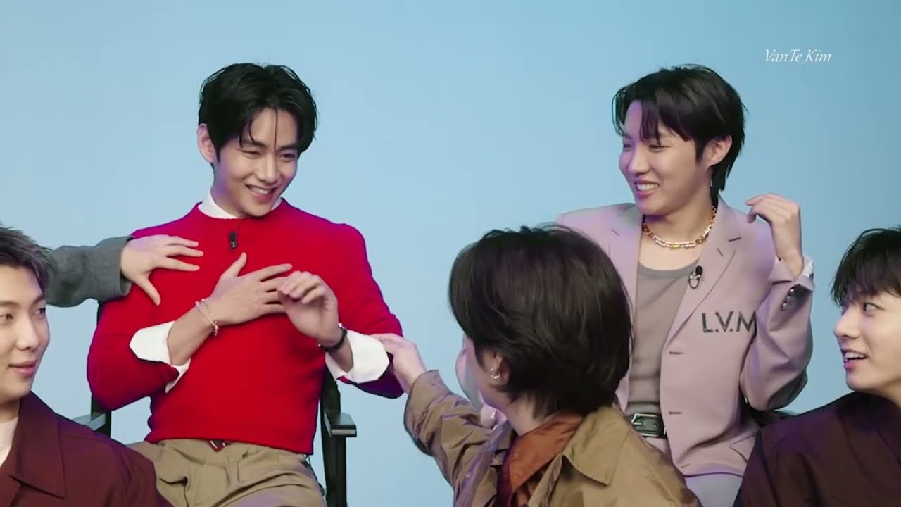 Taekook|ВиГуки/ВиГу в действии: милые моменты и флирт в интервью/ BTS Reply To Fans Online