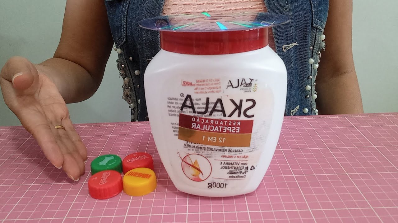 Peso De Porta Feito Com Pote De Creme e Tampinhas de Garrafa Pet