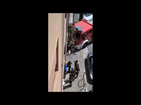 Reggio Calabria, le immagini dell'intervento dei Vigili dei Fuoco in via Petrara