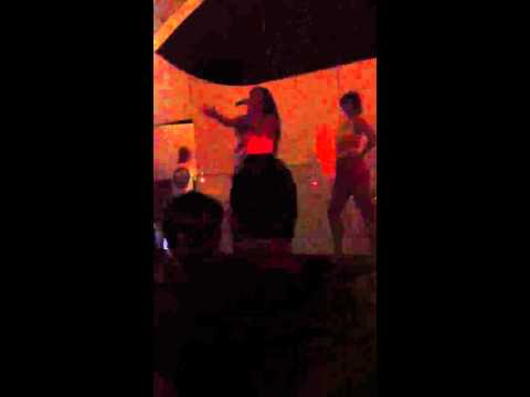 Ivi Adamou Live