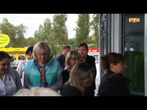 Пожарные эвакуировали людей из торгового центра