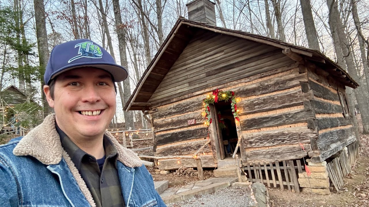 Christmas at the Museum of Appalachia Is A Hidden Holiday Gem - Tennessee Roadside Attractions