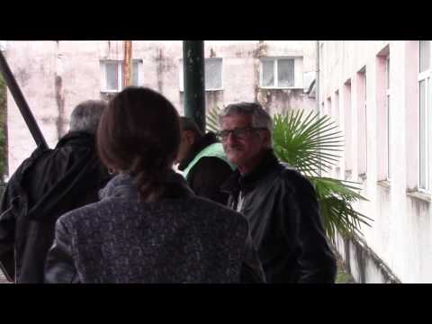 ფაიფურში, 21-ე საარჩევნო უბანთან, „ქართული ოცნების“ აგიტატორები იმყოფებიან