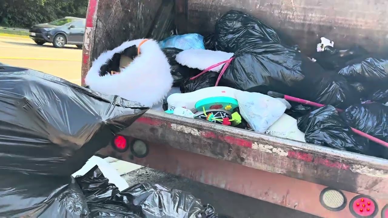 Miller garbage truck packing