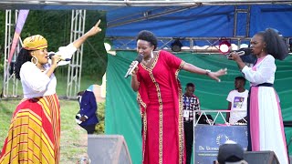 Olutalo Empaaka Zokuyimba Abayimbi Ba Gospel Western 🇺🇬 Kayisanyo..Ani Asinga 