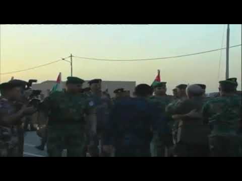 شاهد واسمع قصيده الشاعر فليح الجبور أمام جلالة الملك عبدالله بحضور الأمير الحسن في قيادة الفرقة ٣