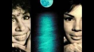 Moon River - Shirley Bassey